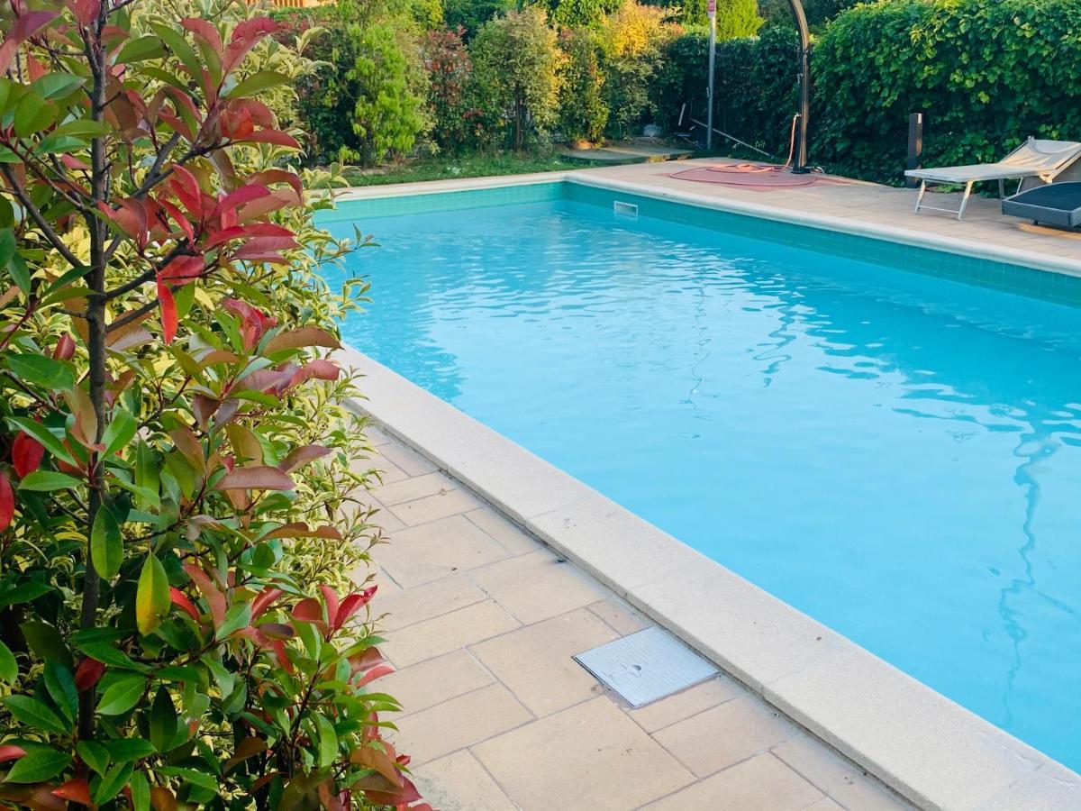 Charming Attic Apartment With Balcony & Swimming Pool Desenzano del Garda Exterior photo