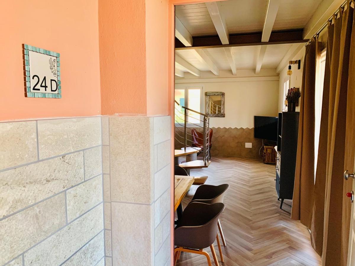 Charming Attic Apartment With Balcony & Swimming Pool Desenzano del Garda Exterior photo