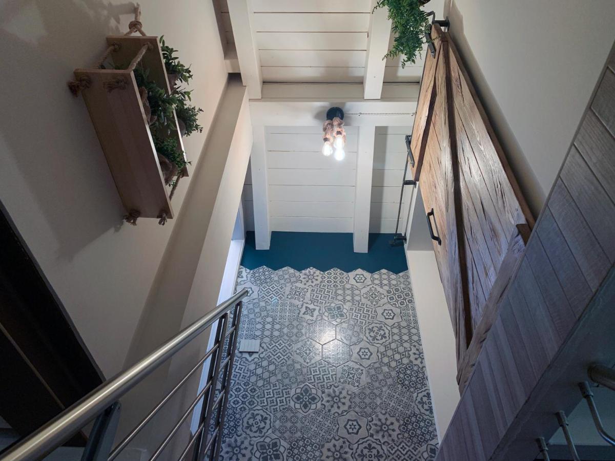 Charming Attic Apartment With Balcony & Swimming Pool Desenzano del Garda Exterior photo